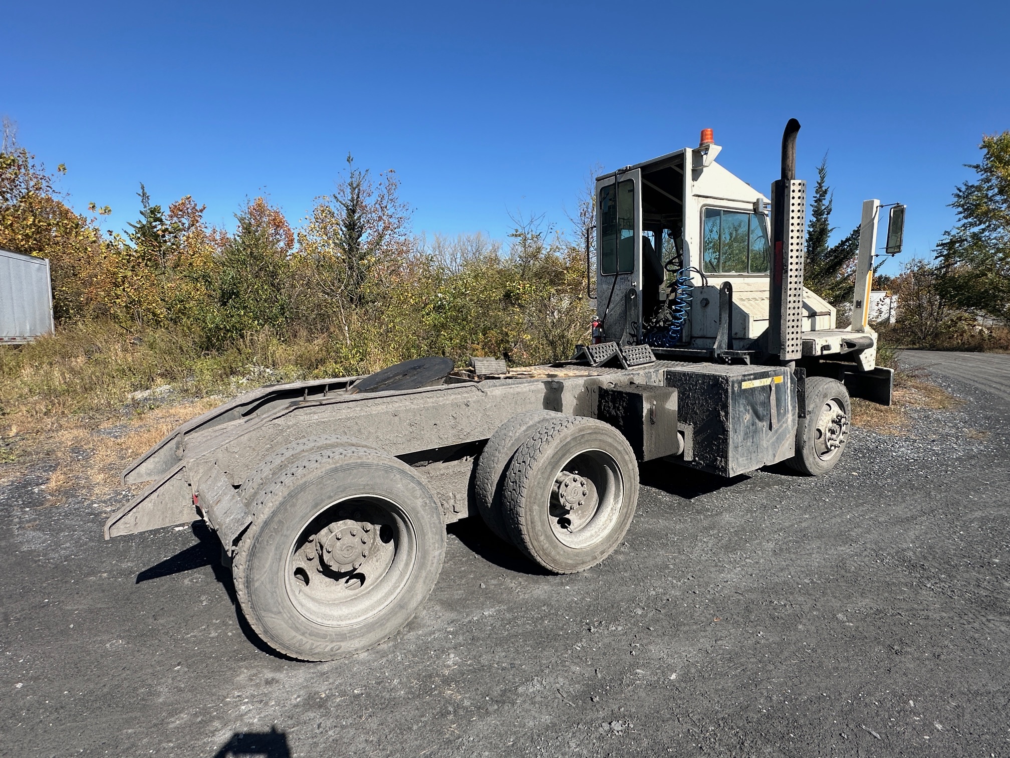 2011 OTTAWA Yard Spotter - Image 5