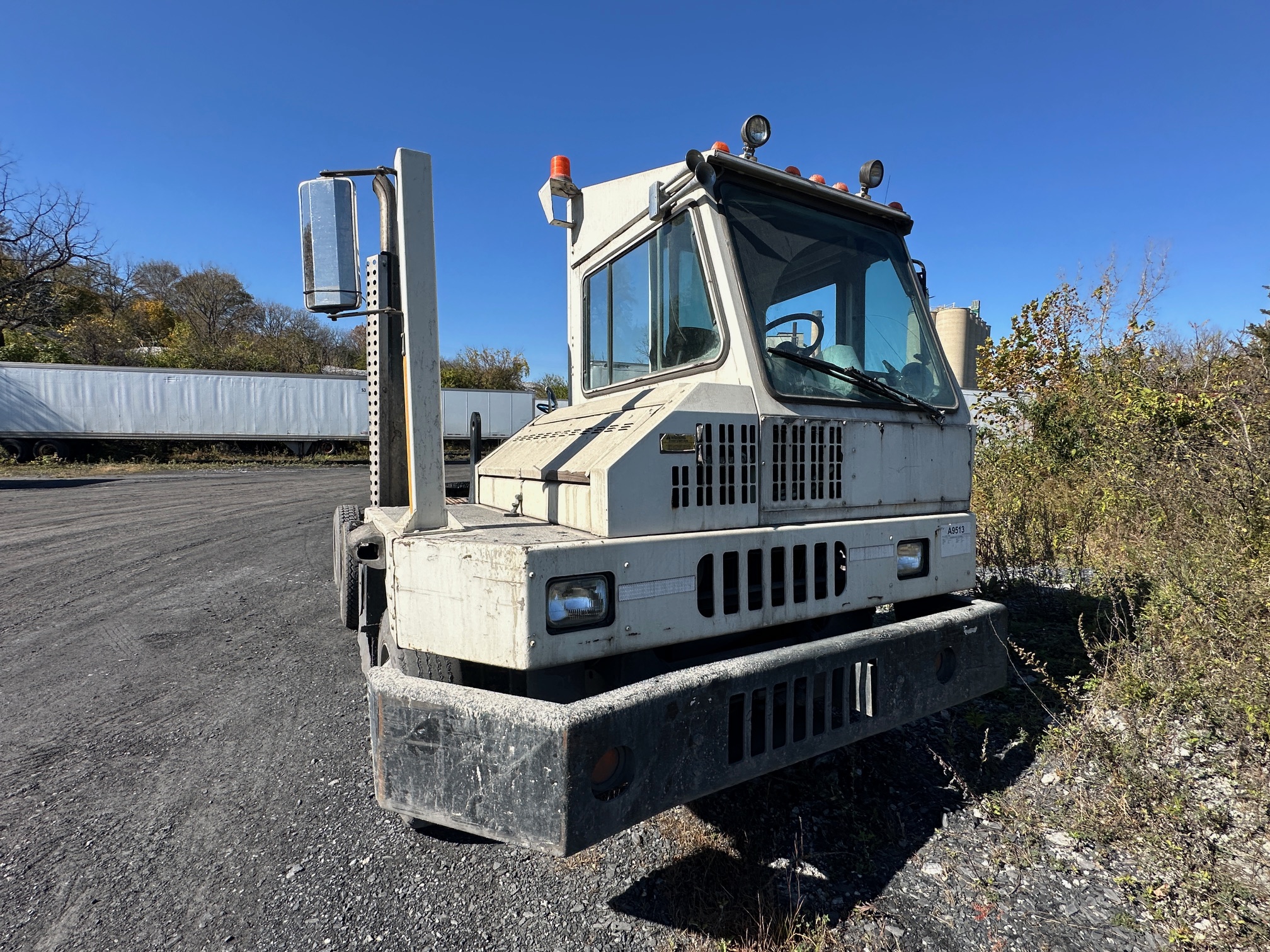 2011 OTTAWA Yard Spotter - view 3 of 29