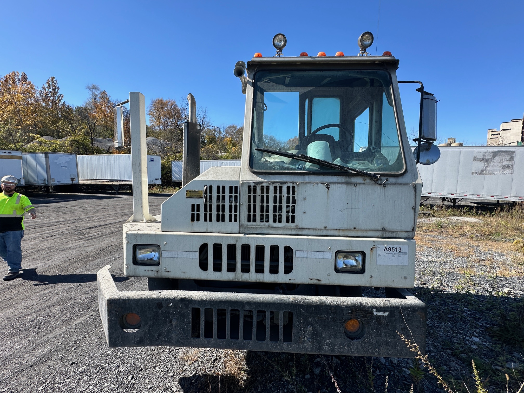 2011 OTTAWA Yard Spotter - view 2 of 29