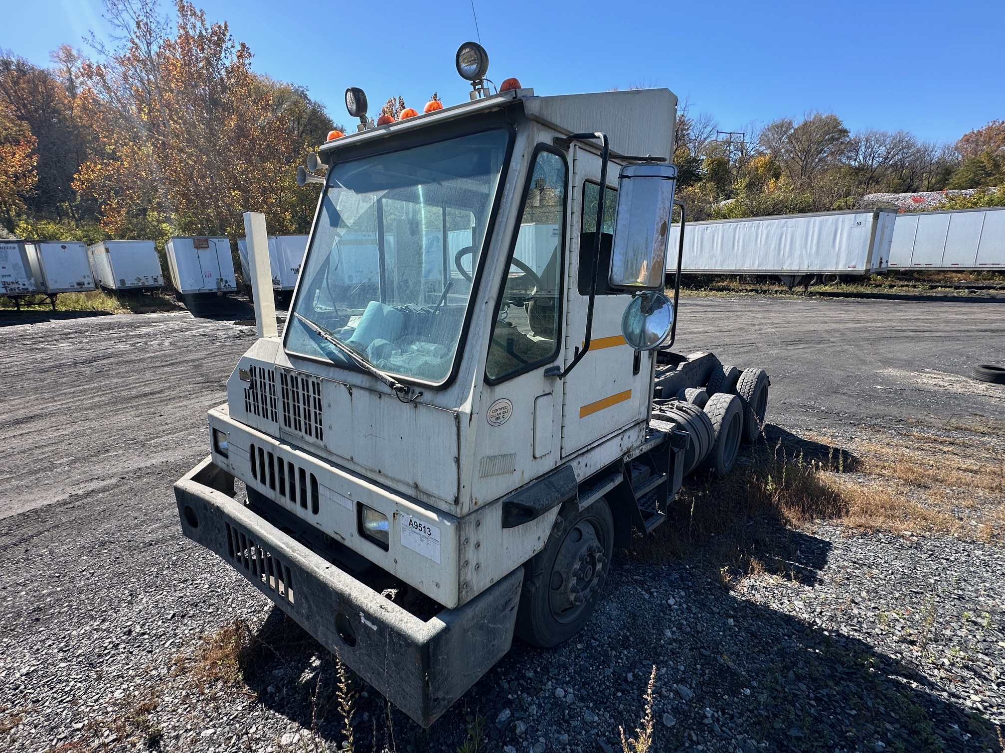 2011 OTTAWA Yard Spotter - Image 8