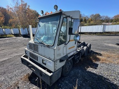 2011 OTTAWA Yard Spotter - Image 8