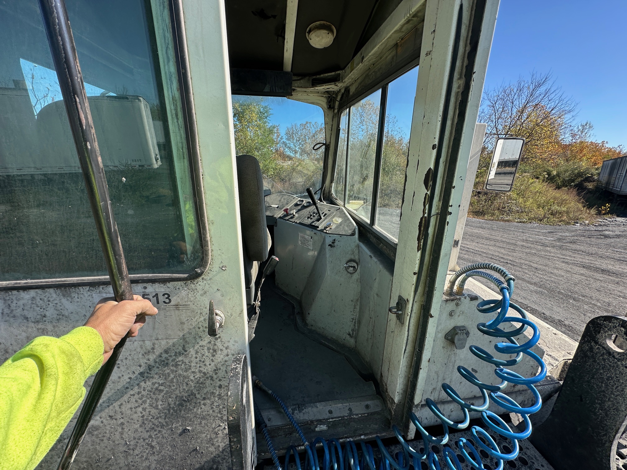 2011 OTTAWA Yard Spotter - Image 11