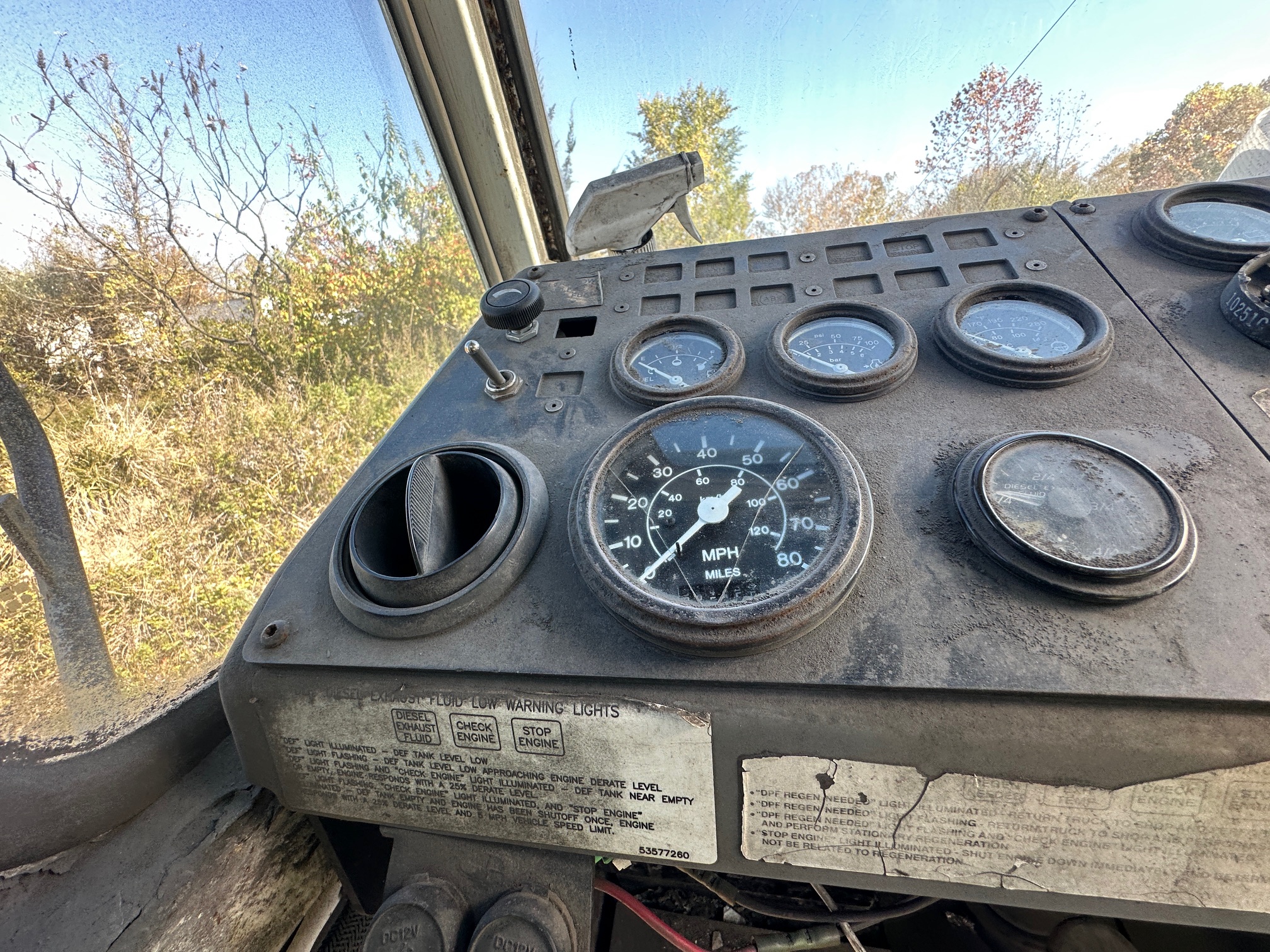 2011 OTTAWA Yard Spotter - Image 16