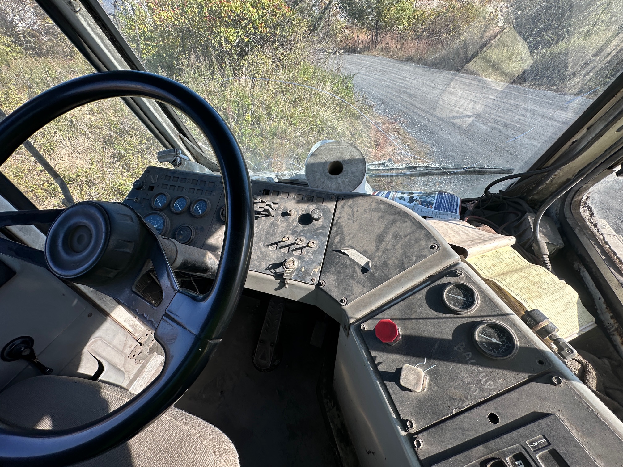 2011 OTTAWA Yard Spotter - Image 17