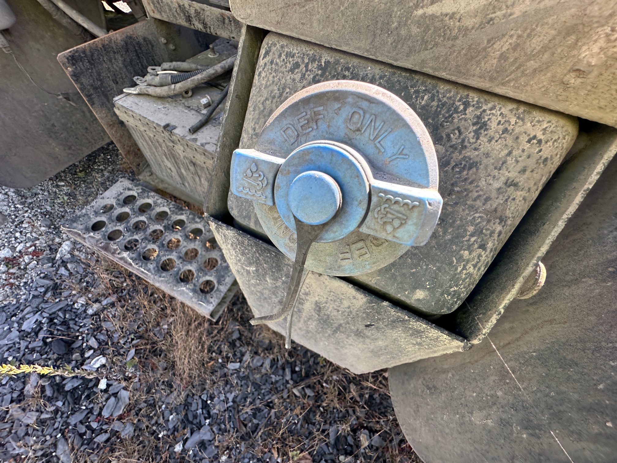 2011 OTTAWA Yard Spotter - Image 24