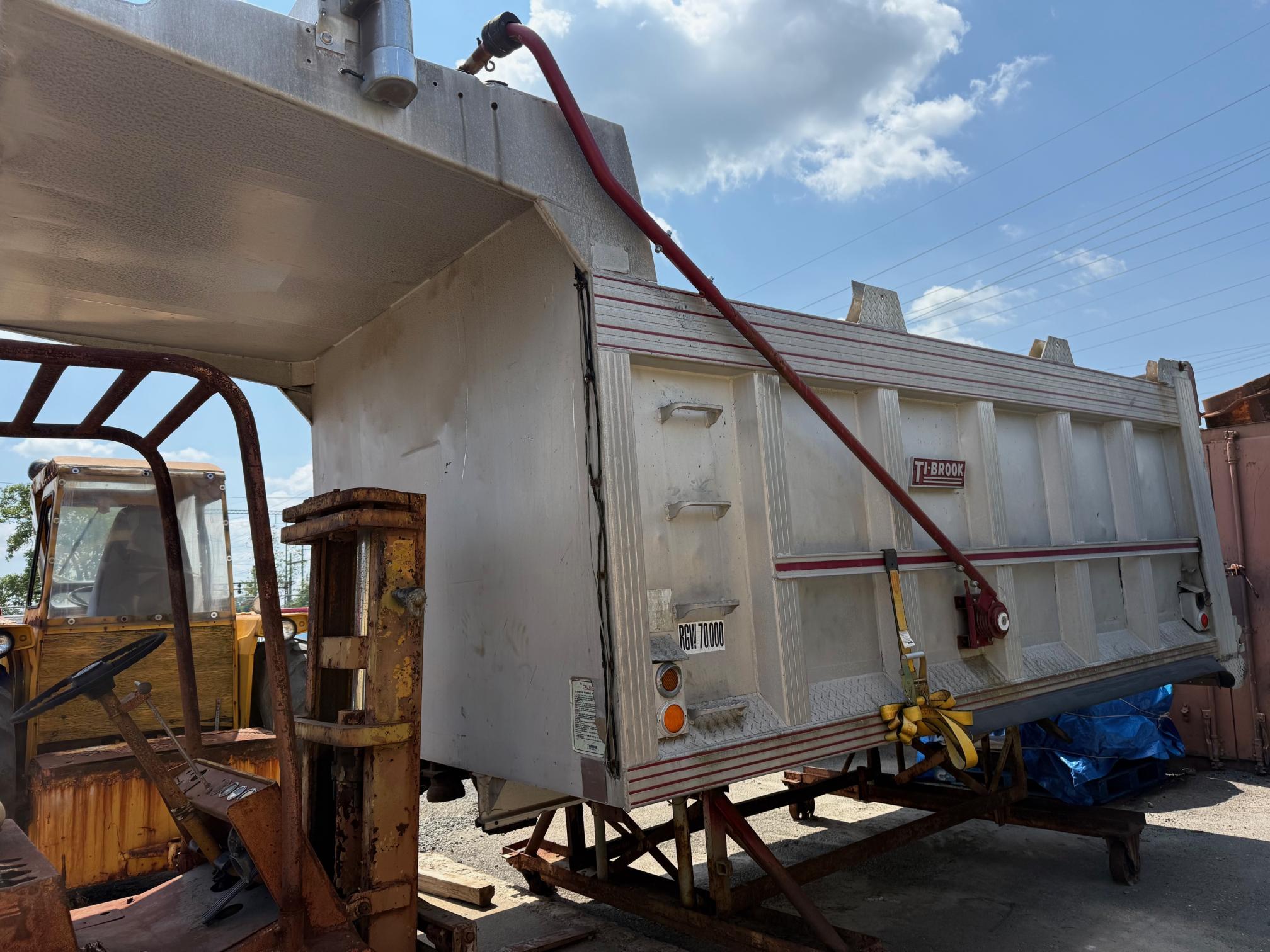 1997 AUTOCAR DK6 Tilt Nose - Image 59