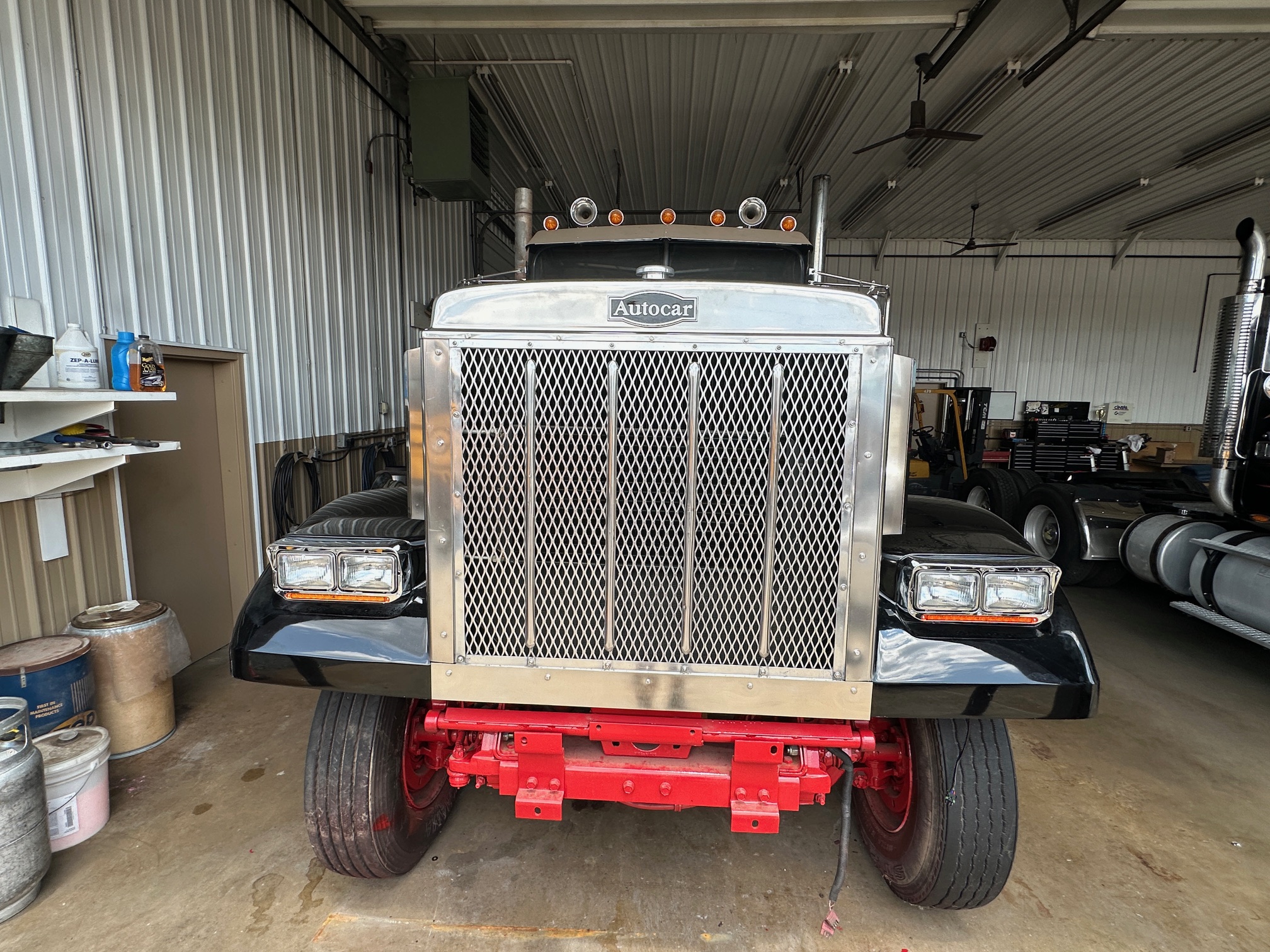 1997 AUTOCAR DK6 Tilt Nose - view 4 of 64