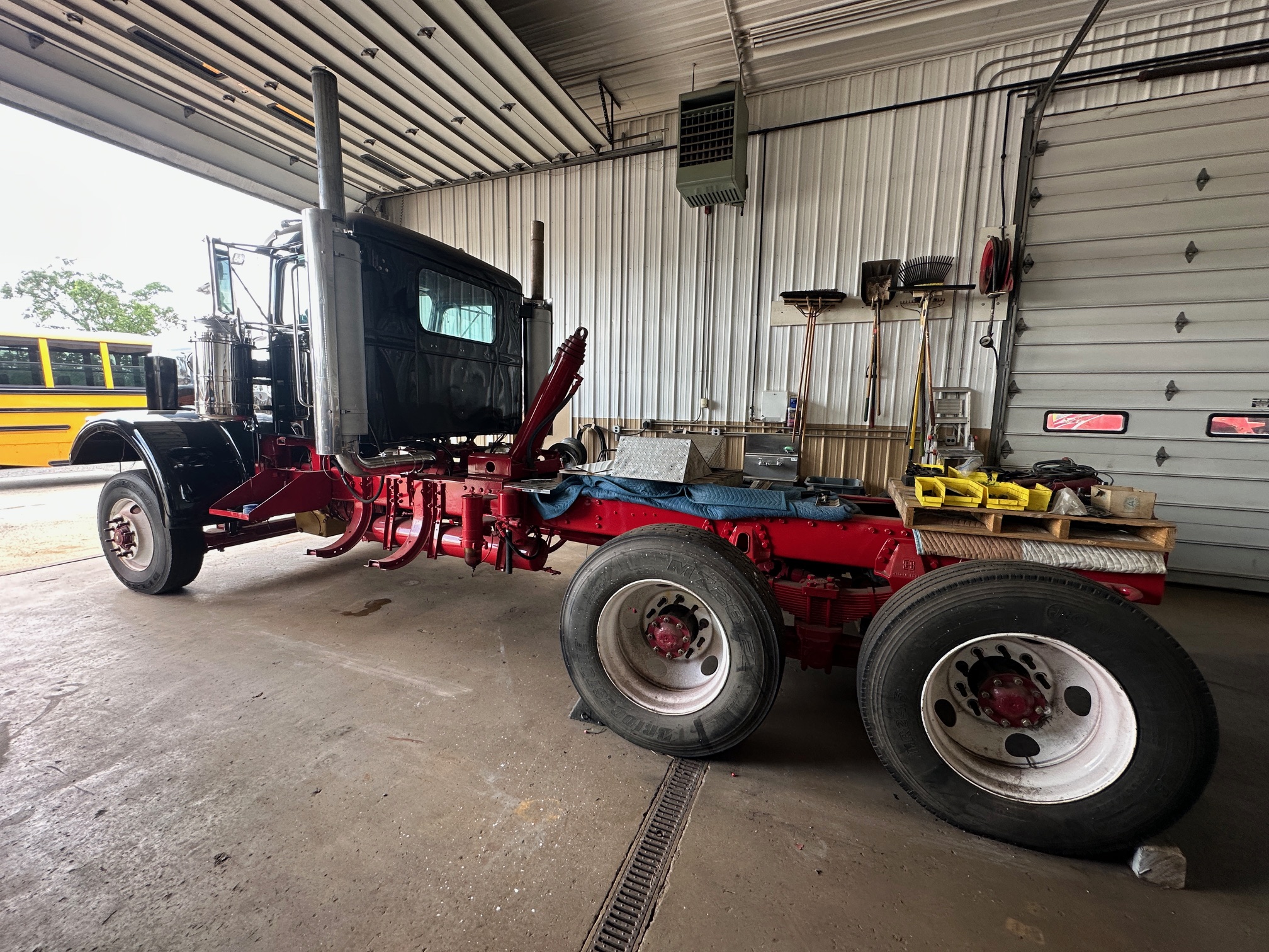 1997 AUTOCAR DK6 Tilt Nose - view 16 of 64