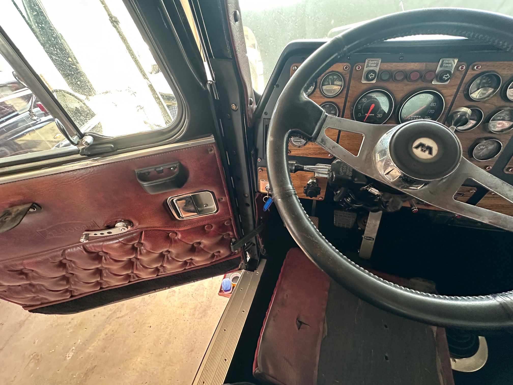 1997 AUTOCAR DK6 Tilt Nose - Image 38