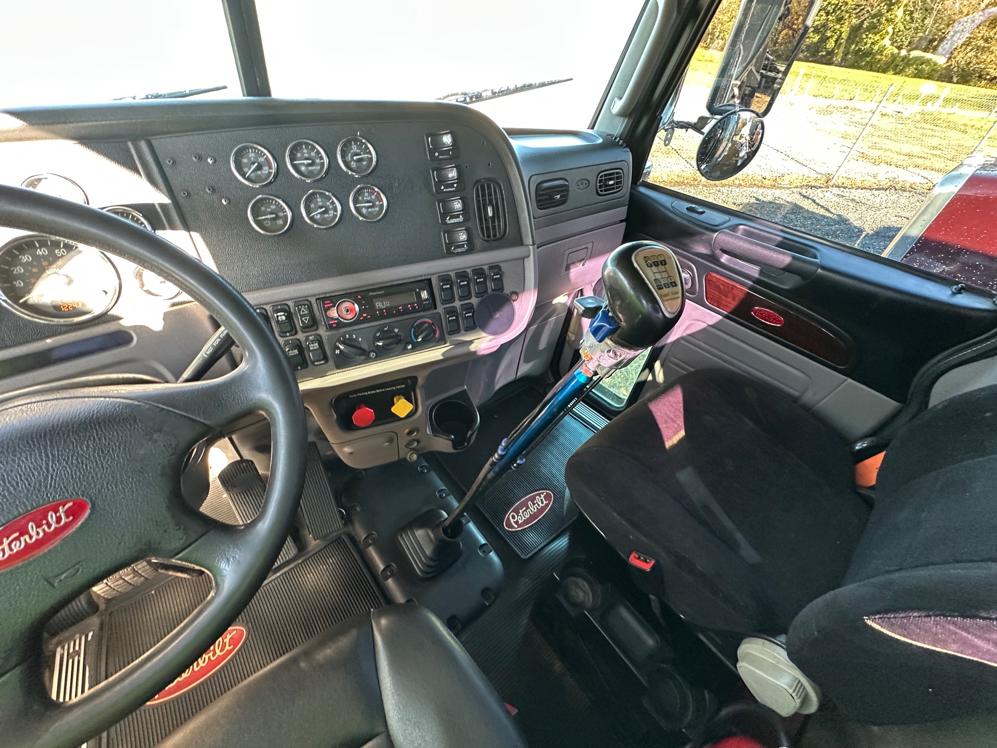 2016 PETERBILT 367 - Image 23