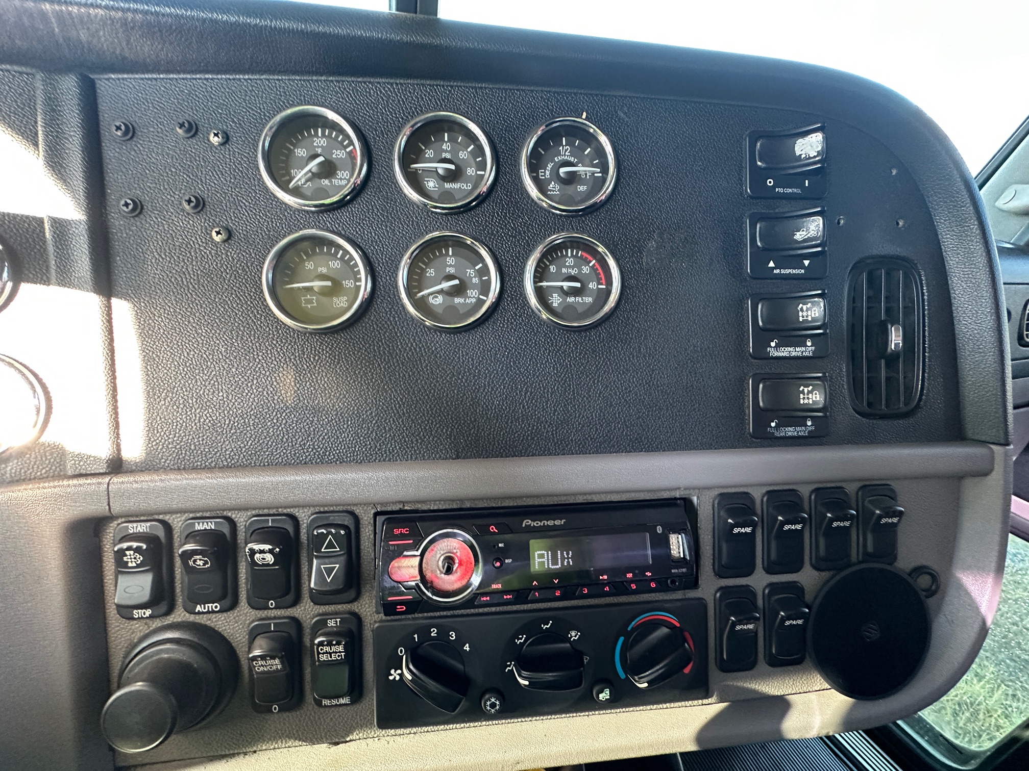 2016 PETERBILT 367 - Image 25