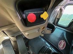 2016 PETERBILT 367 - Image 27