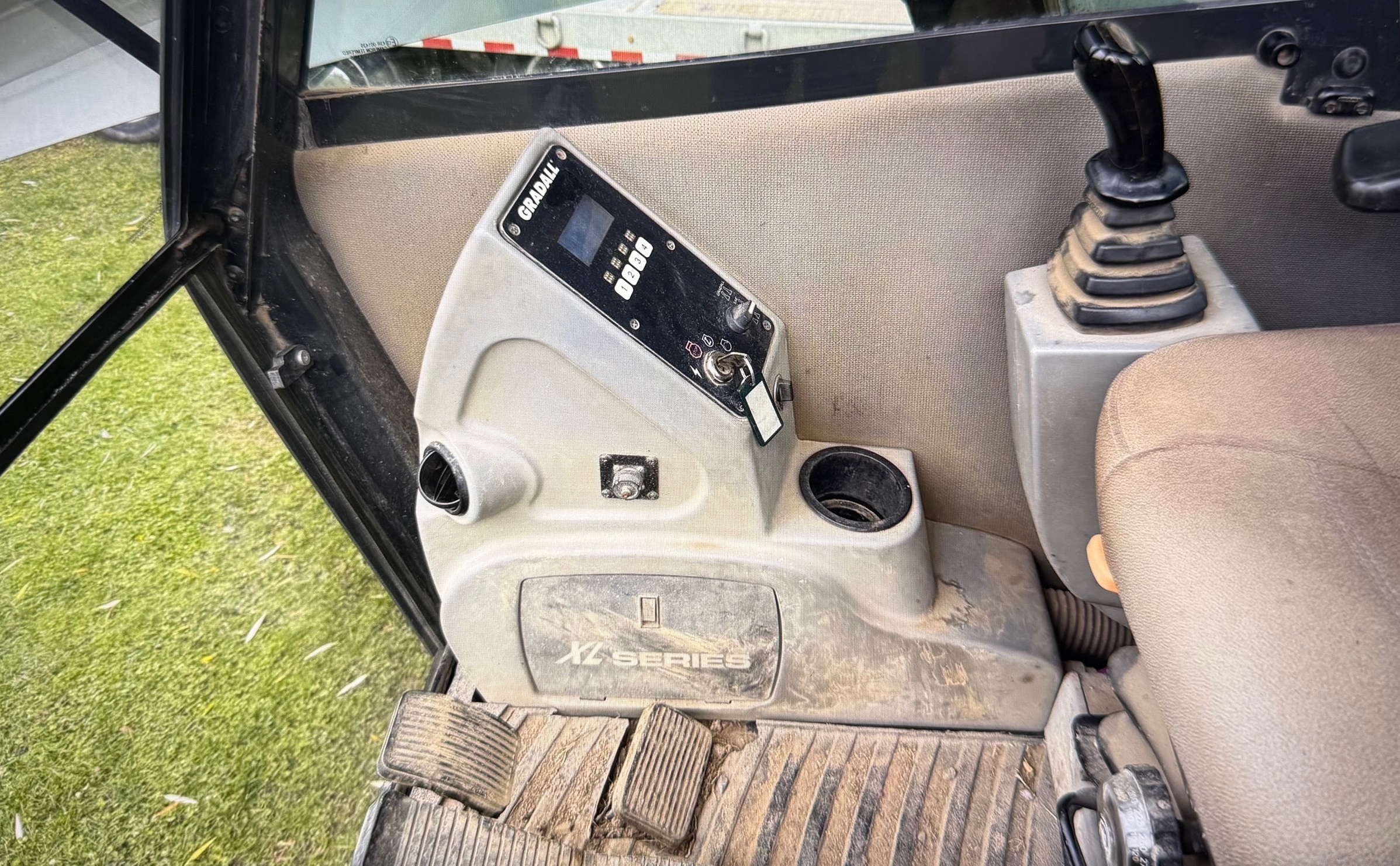 2013 GRADALL XL4300 III - Image 10