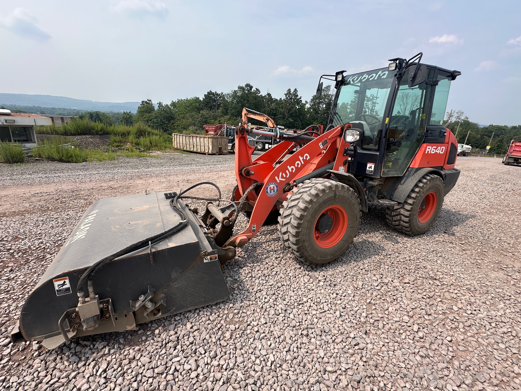 2023 KUBOTA R640 - view 2 of 34
