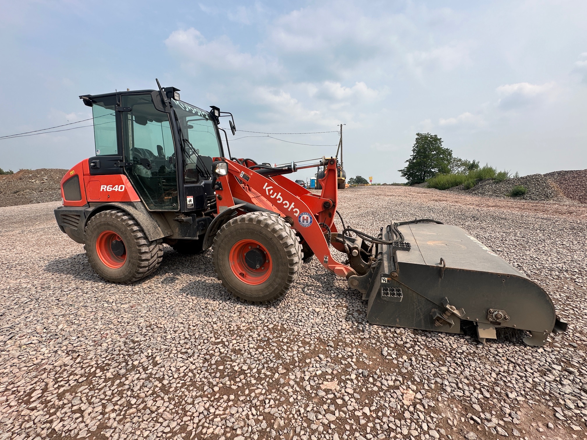 2023 KUBOTA R640 - view 6 of 34
