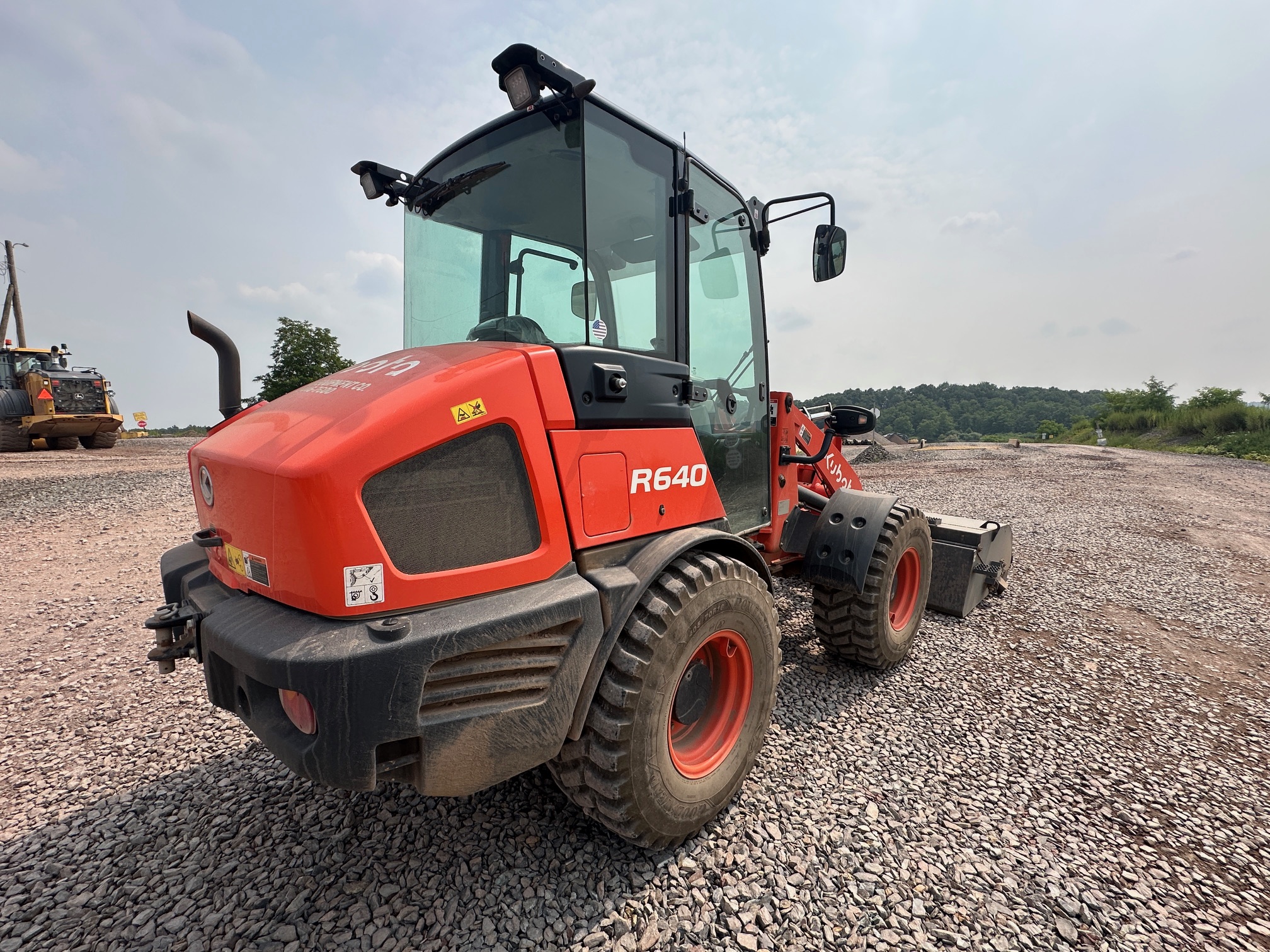 2023 KUBOTA R640 - view 8 of 34
