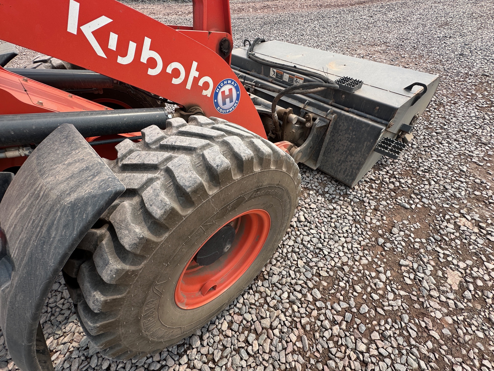 2023 KUBOTA R640 - Image 19