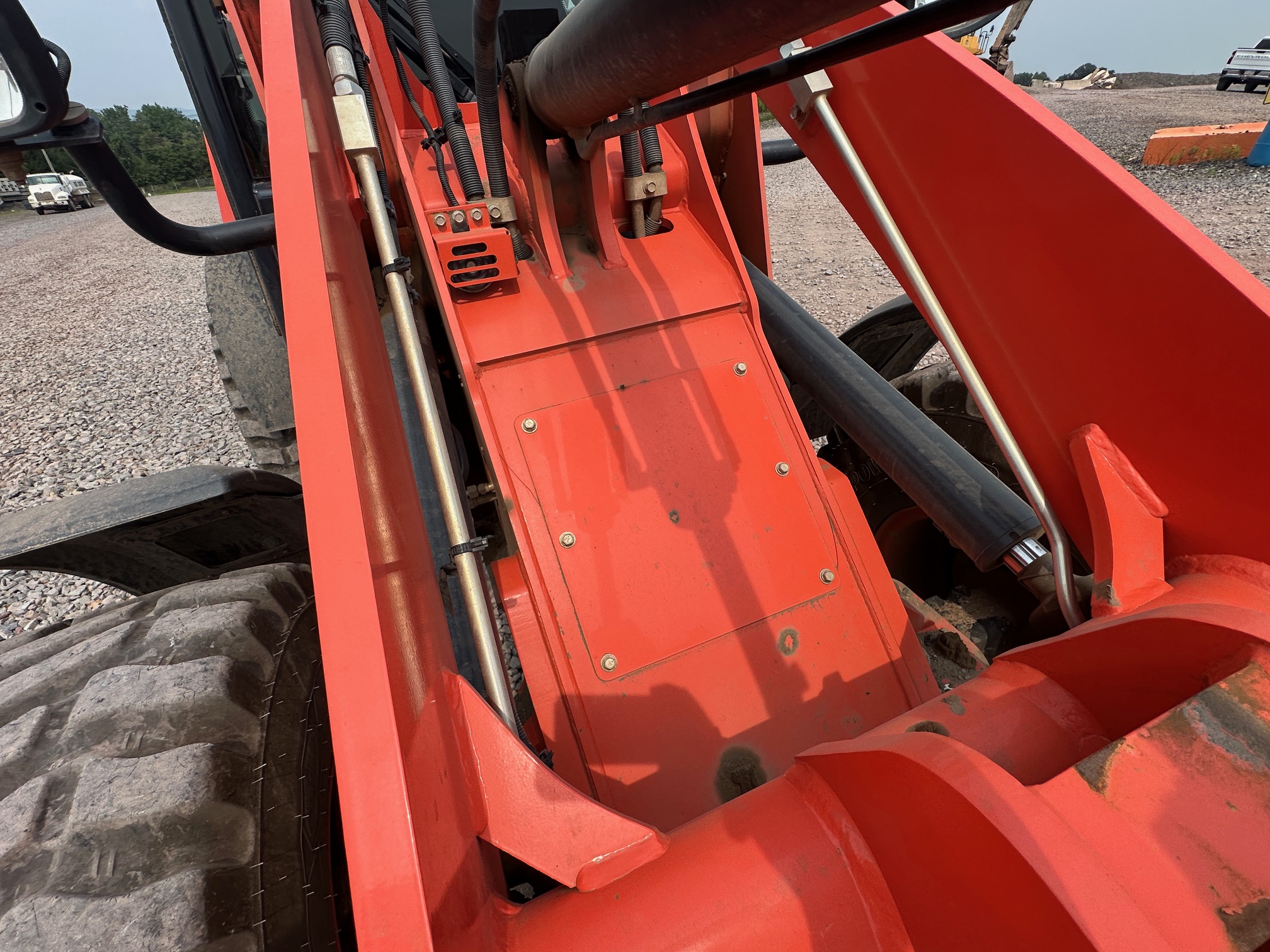 2023 KUBOTA R640 - Image 21