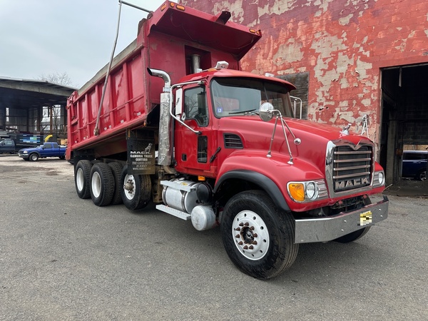 2005 MACK Granite CV713