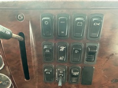 2005 MACK Granite CV713 - Image 36