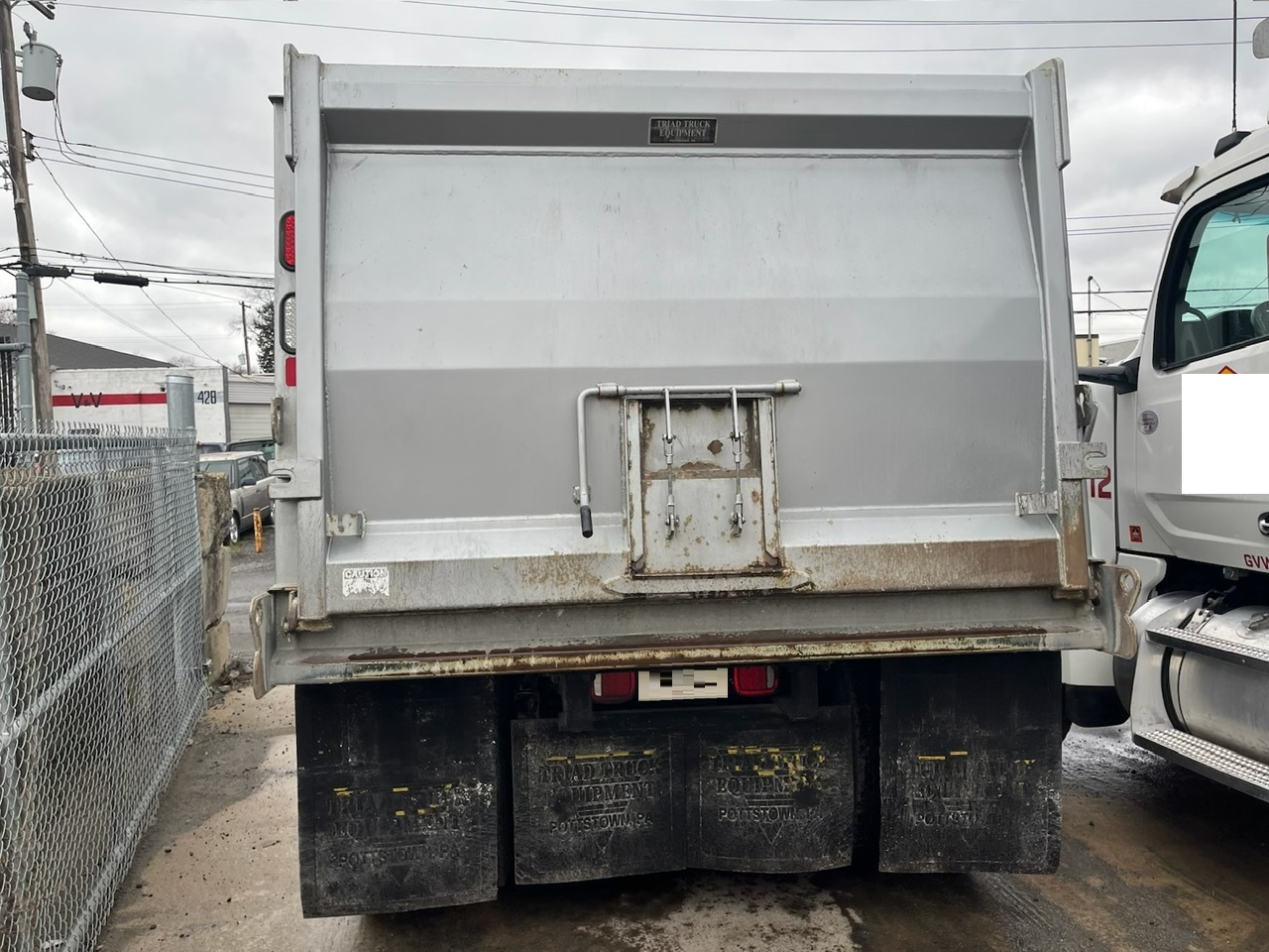 2023 PETERBILT 567 - view 4 of 25