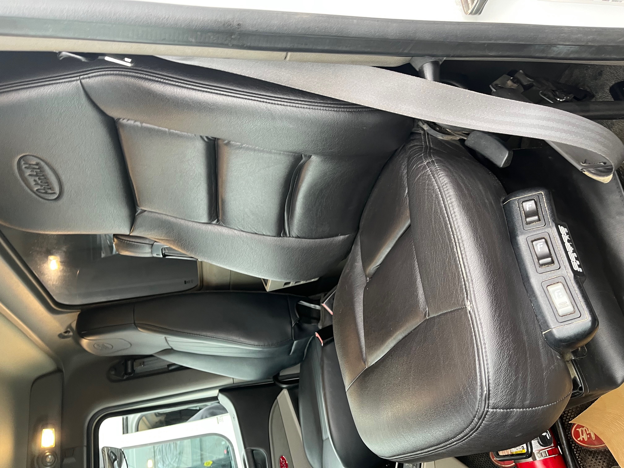 2023 PETERBILT 567 - view 9 of 25