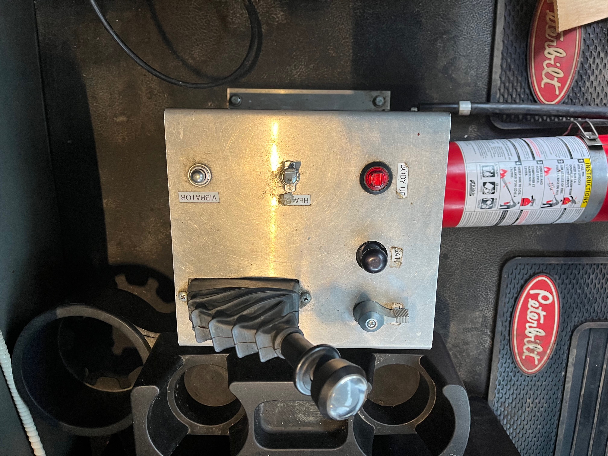 2023 PETERBILT 567 - view 16 of 25