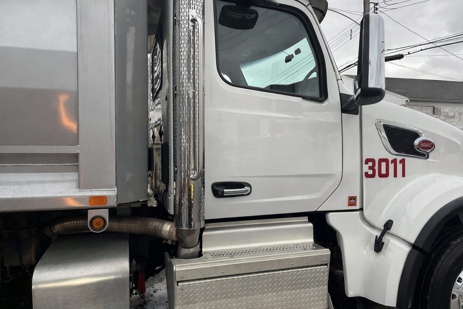 2023 PETERBILT 567 - view 5 of 25