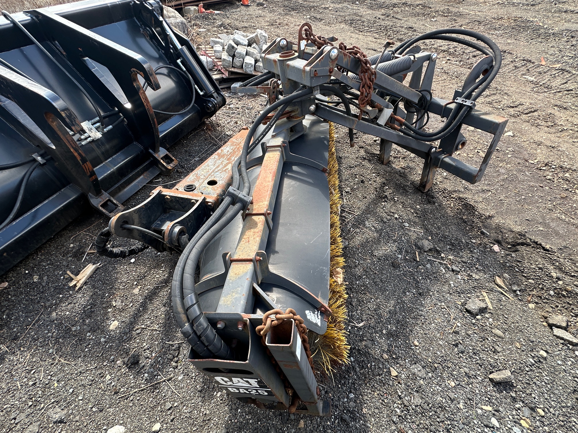 2004 CATERPILLAR BA25 Broom - view 3 of 18