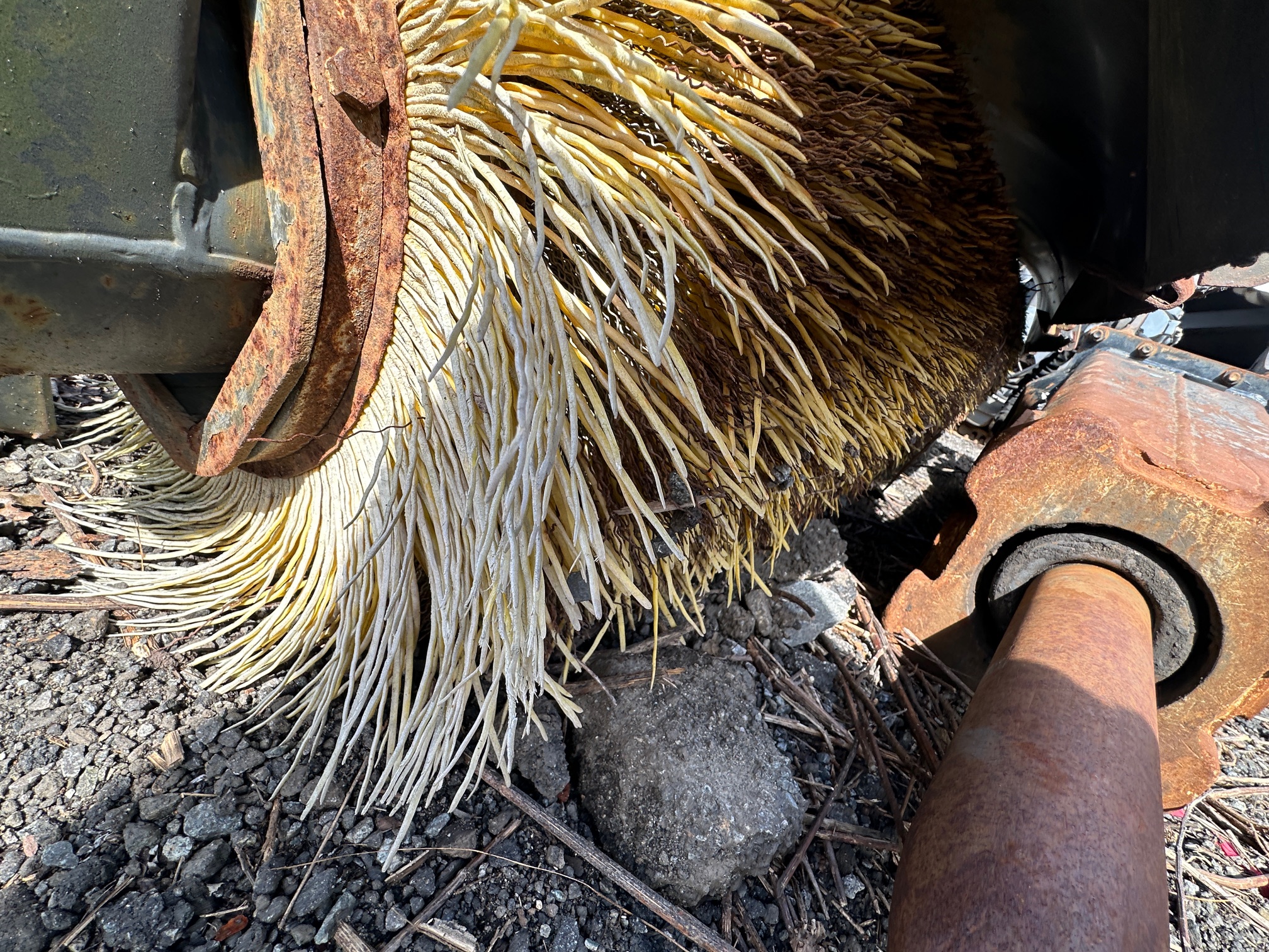 2004 CATERPILLAR BA25 Broom - view 7 of 18