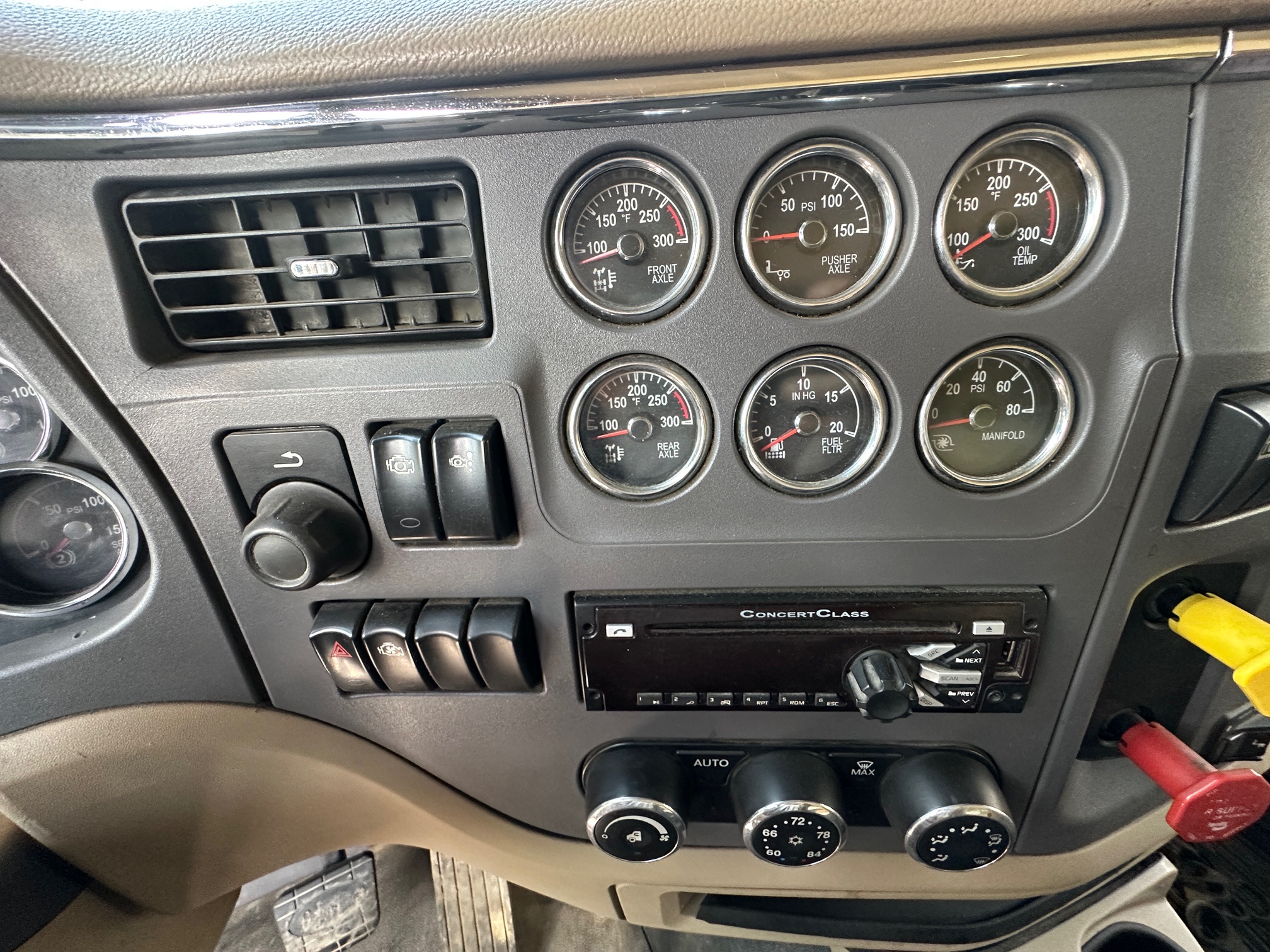 2017 PETERBILT 579 - Image 14