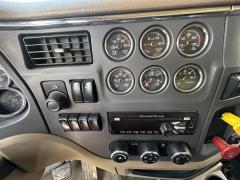 2017 PETERBILT 567 - Image 14