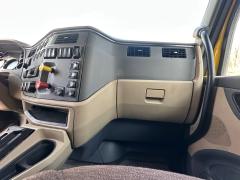 2017 PETERBILT 567 - Image 18