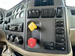 2017 PETERBILT 567 - Image 19