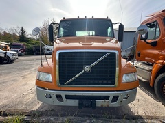 2014 VOLVO VNM64T - Image 3