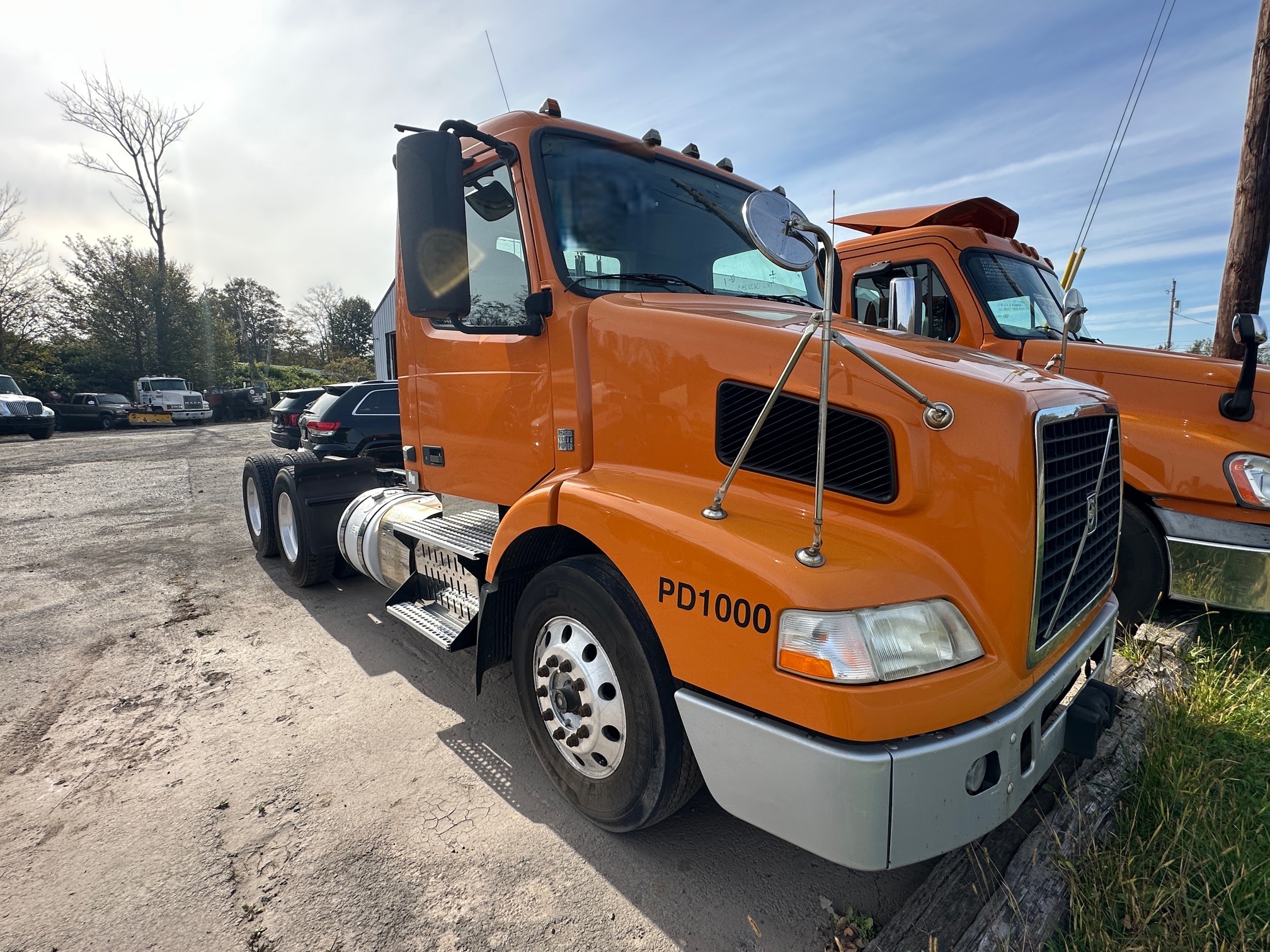 2014 VOLVO VNM64T - view 1 of 30