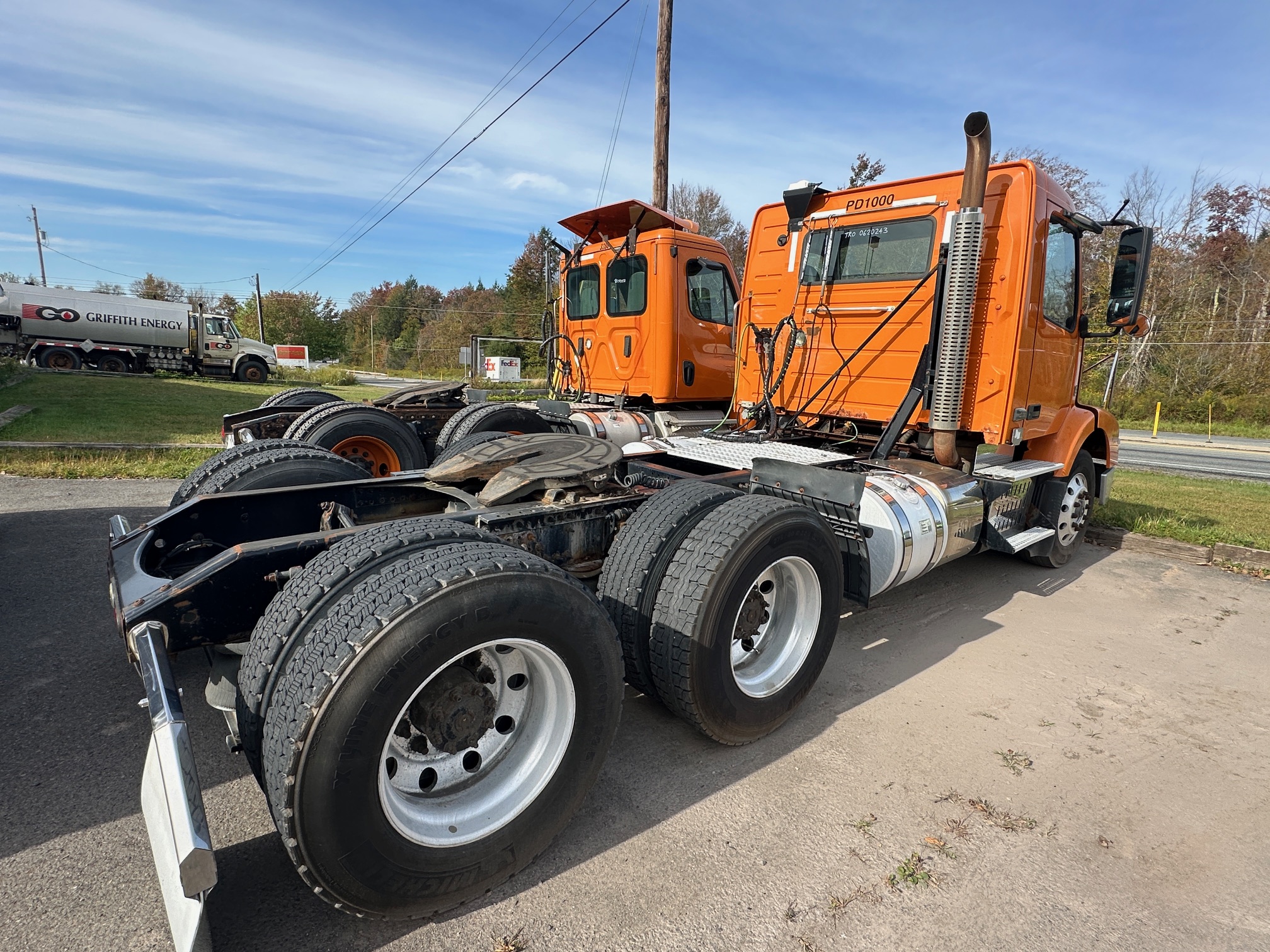 2014 VOLVO VNM64T - Image 5