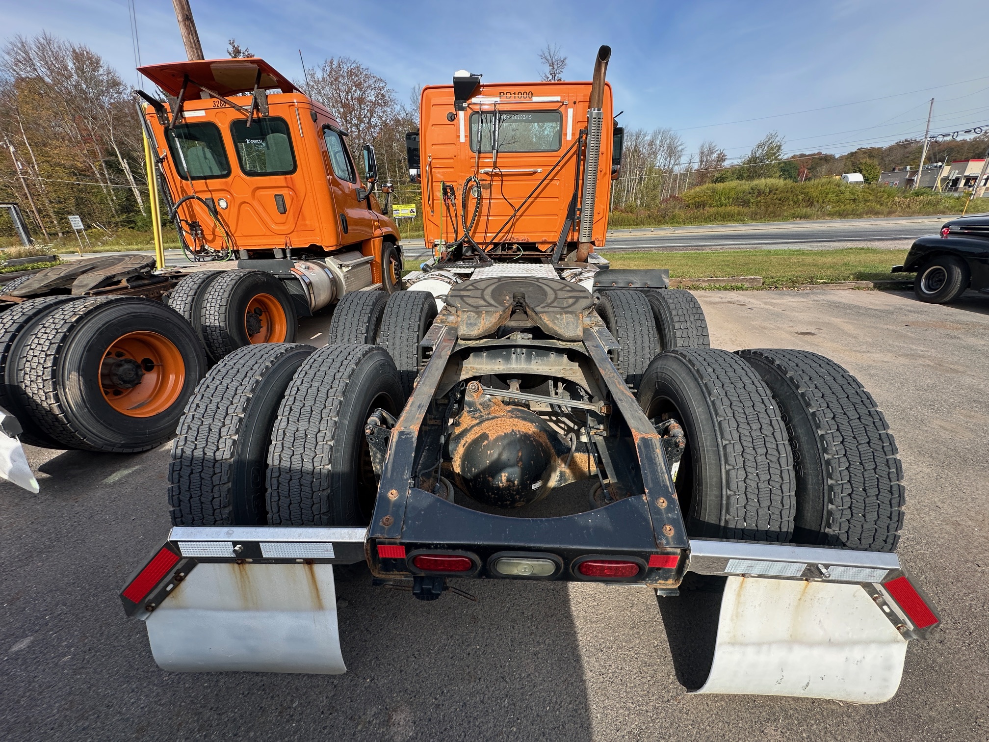 2014 VOLVO VNM64T - view 6 of 30