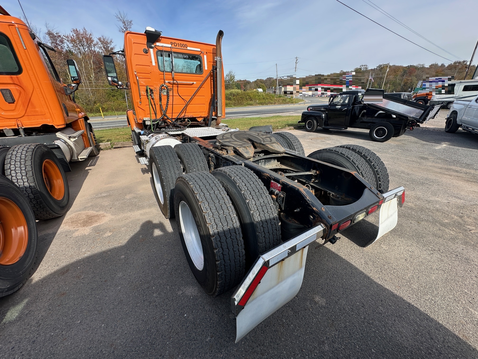 2014 VOLVO VNM64T - Image 7