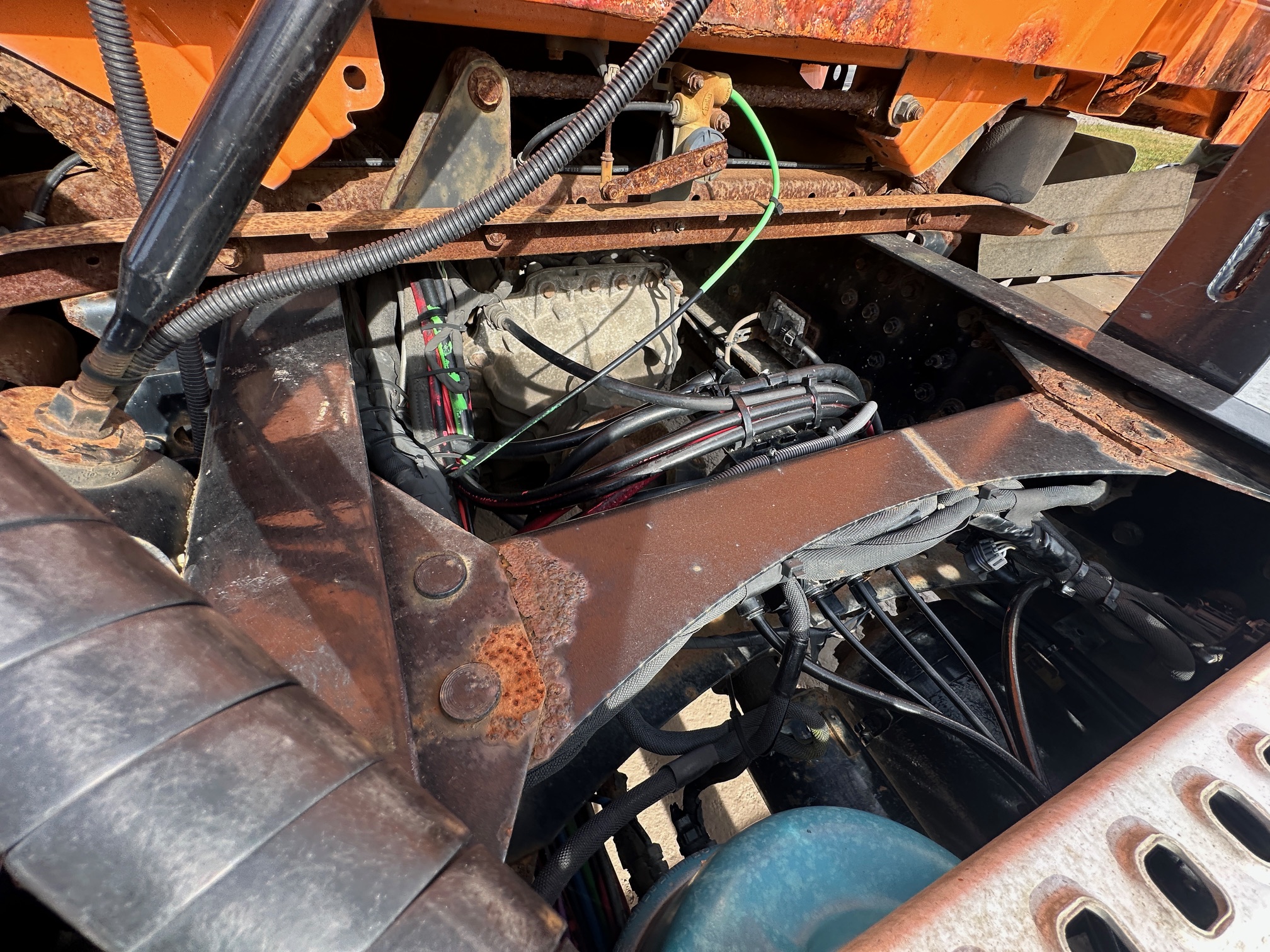 2014 VOLVO VNM64T - view 11 of 30