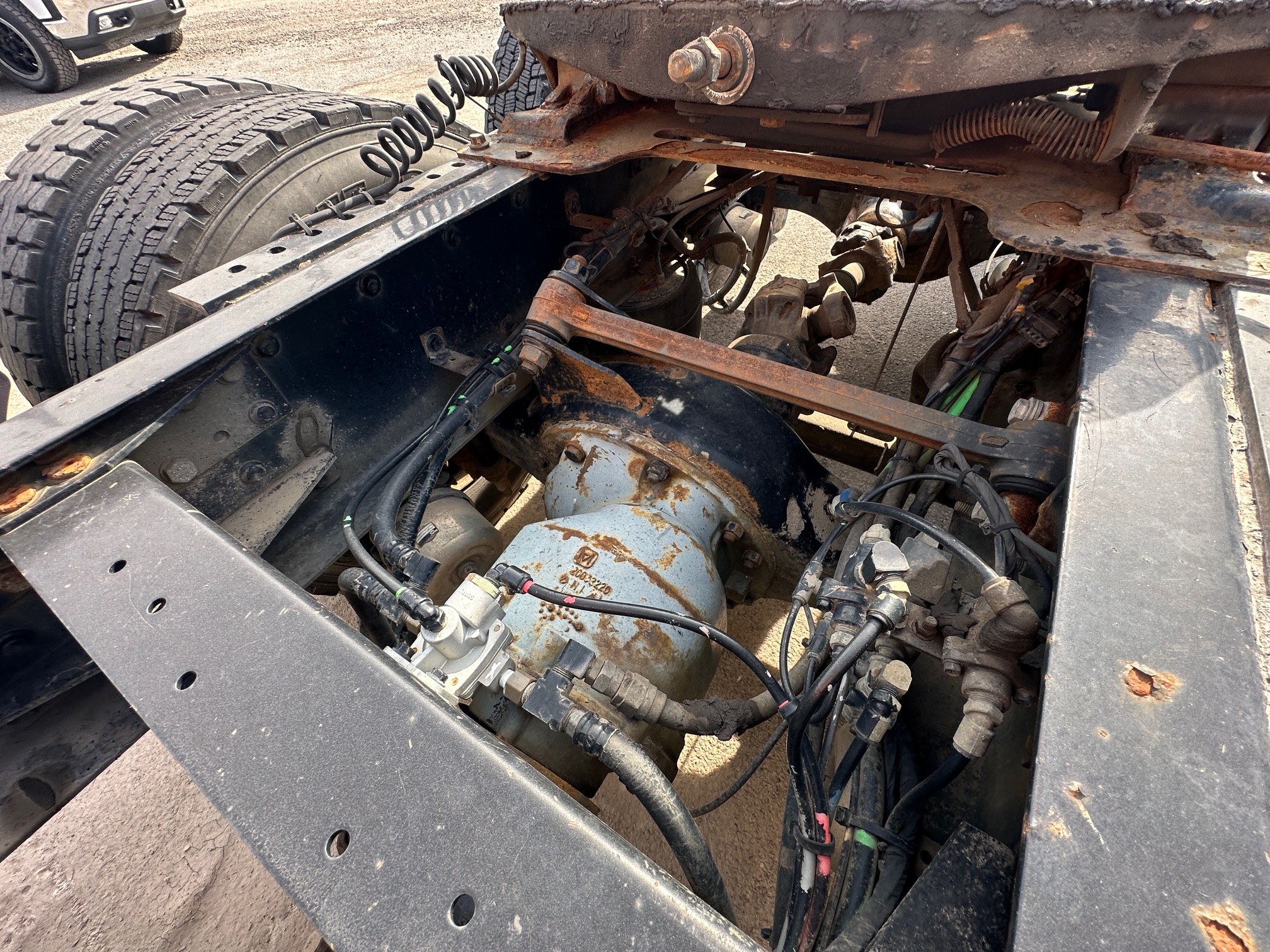 2014 VOLVO VNM64T - Image 12