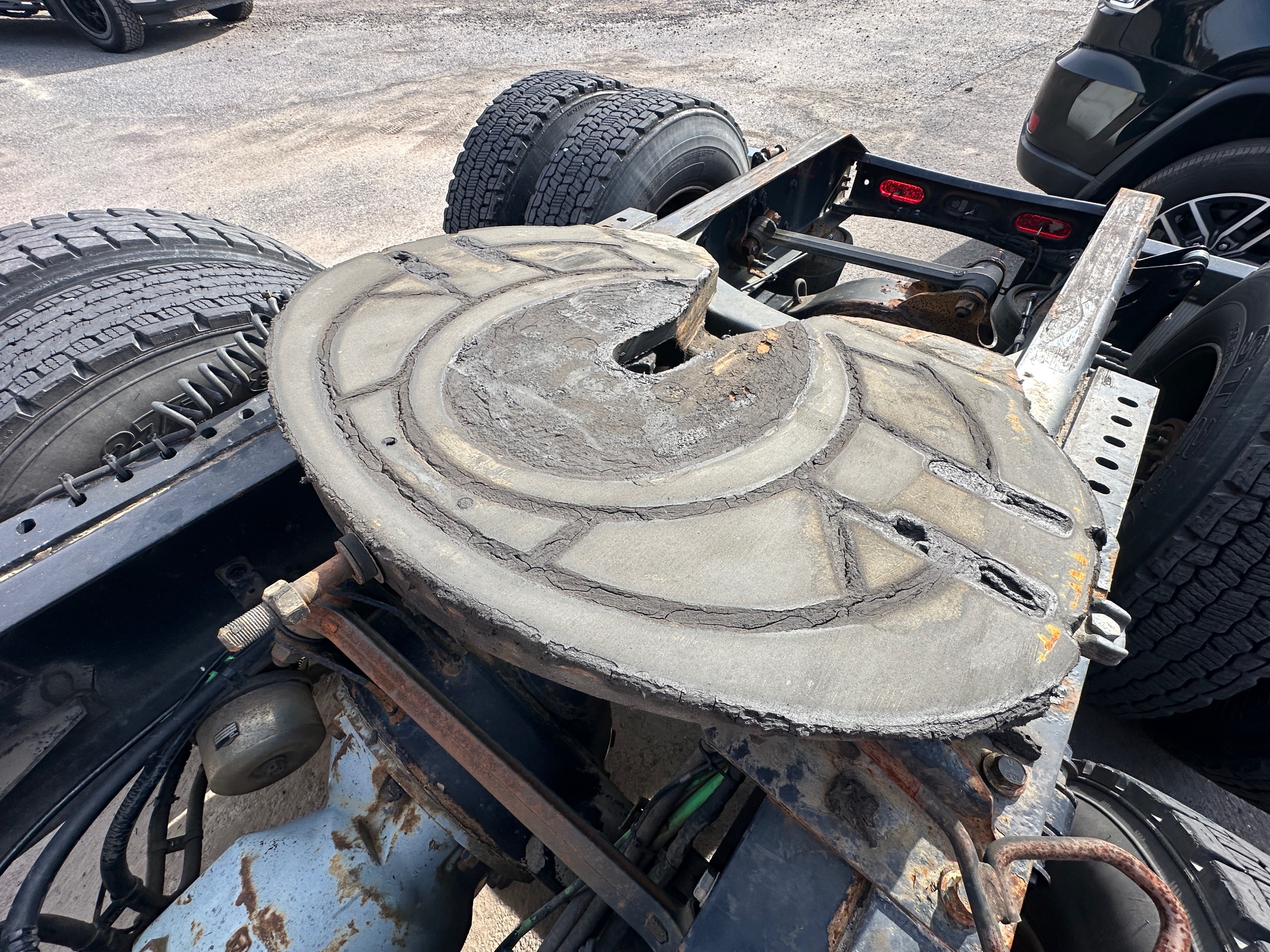 2014 VOLVO VNM64T - Image 13