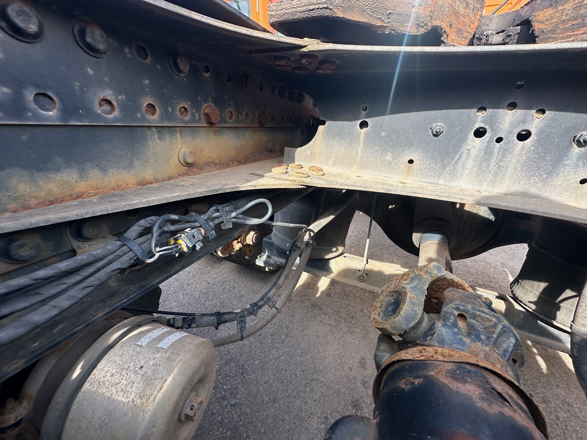 2014 VOLVO VNM64T - view 16 of 30