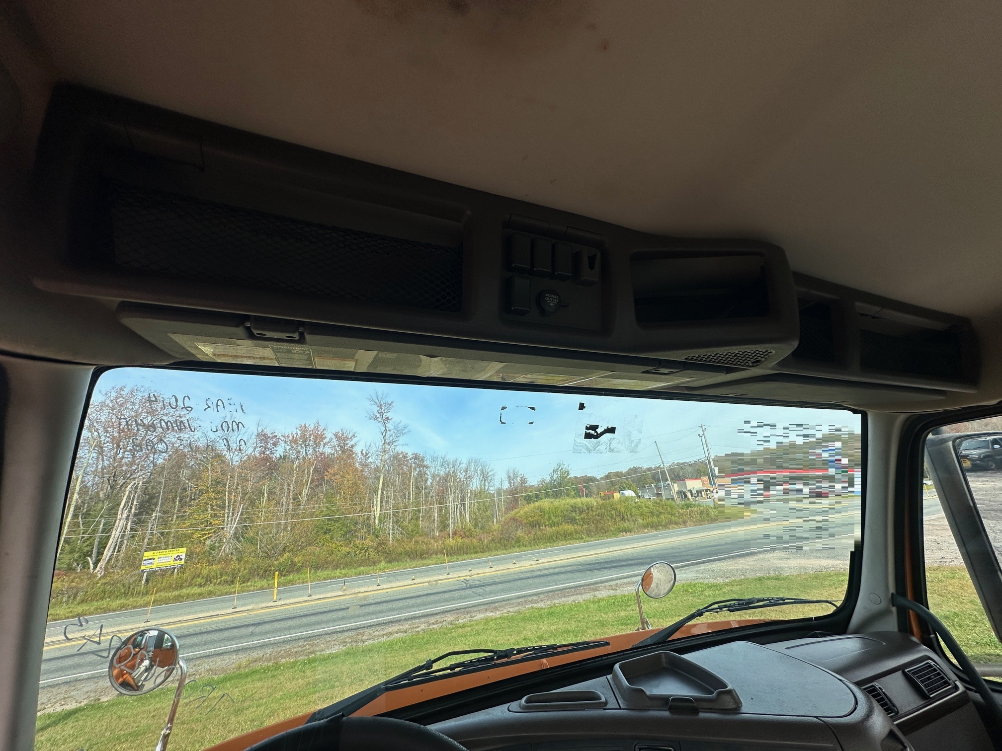 2014 VOLVO VNM64T - Image 23