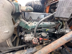 2014 VOLVO VNM64T - Image 24