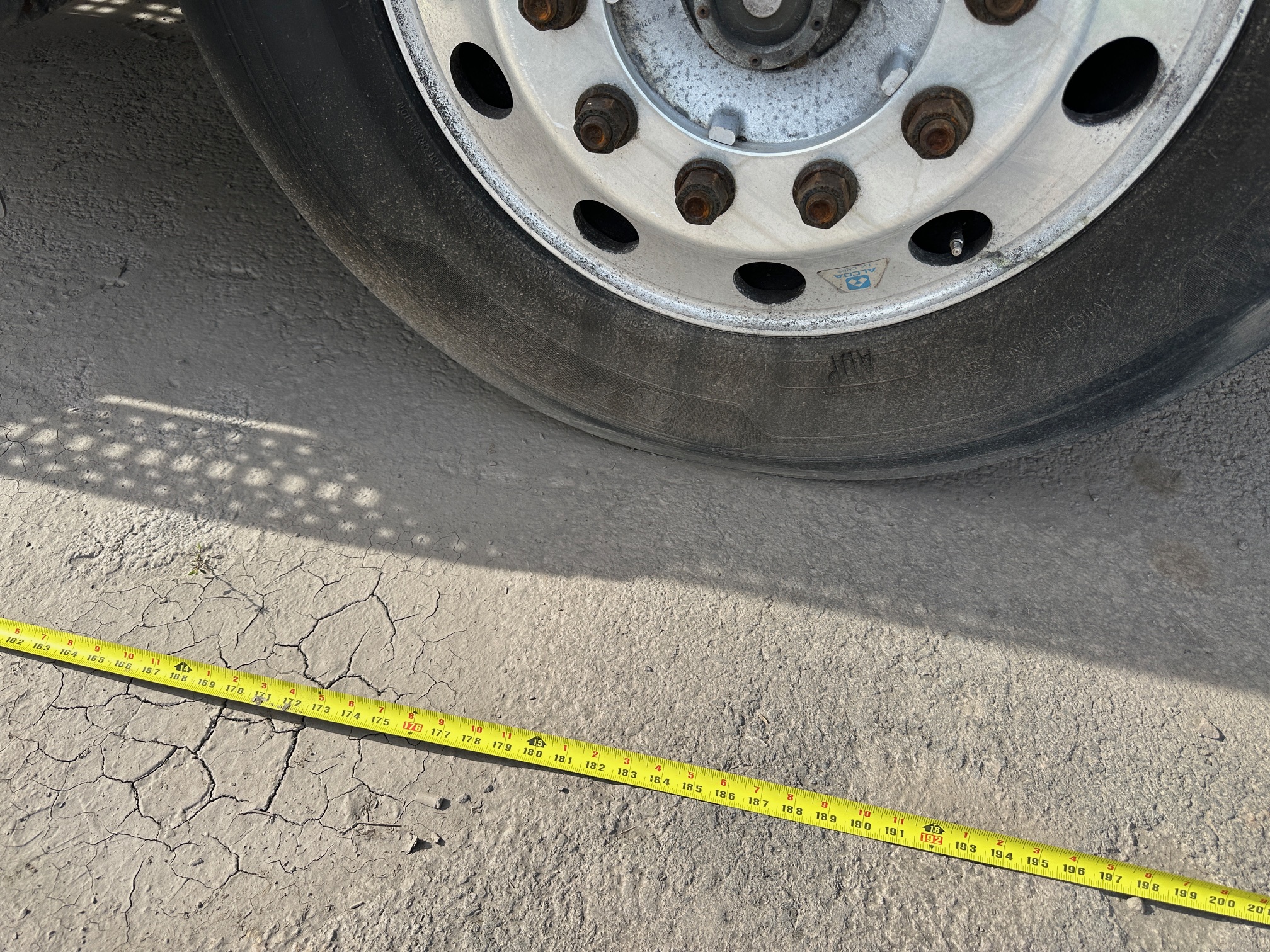 2014 VOLVO VNM64T - Image 29