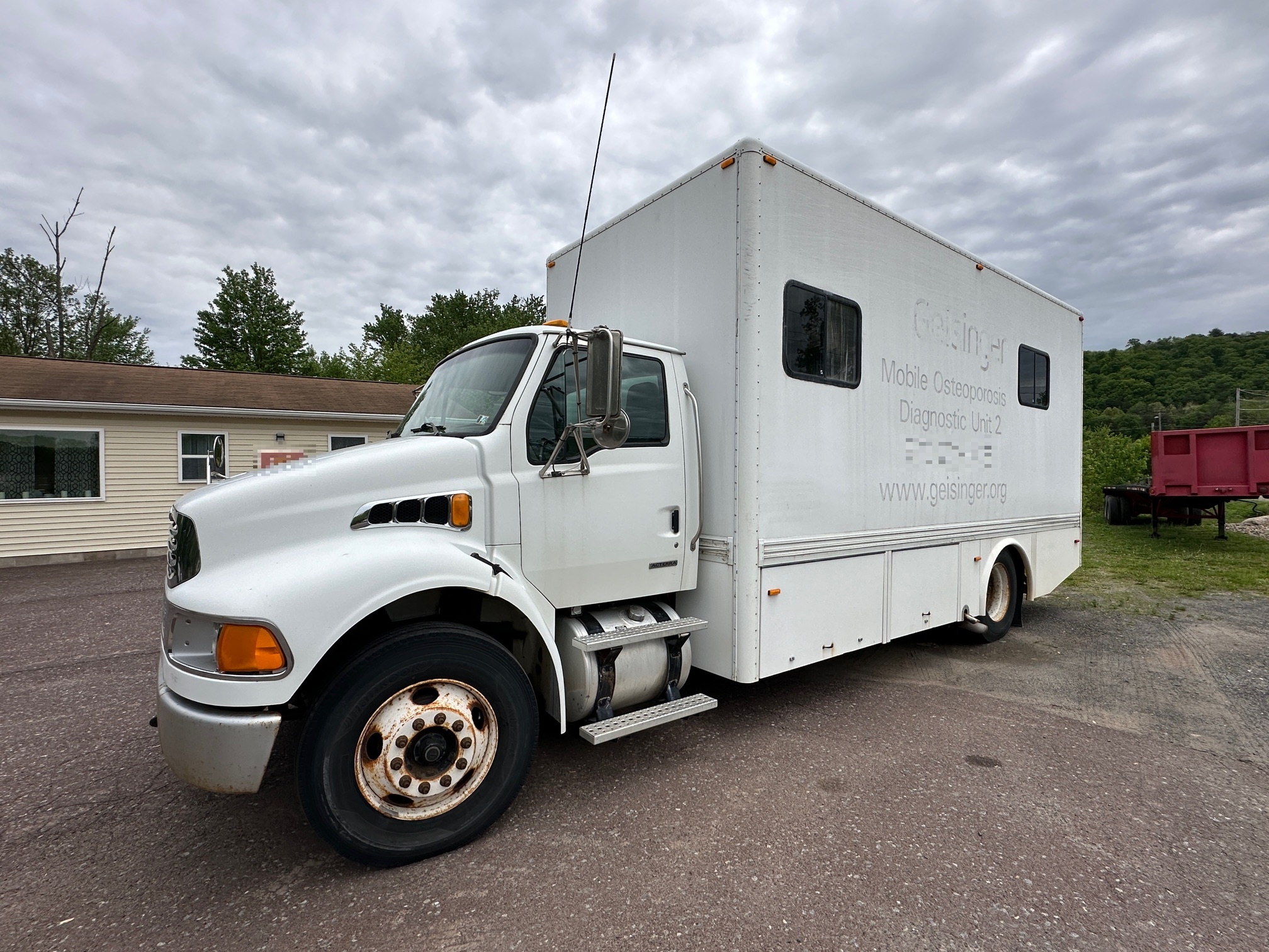 2008 STERLING Medical BOX TRUCK - Image 4