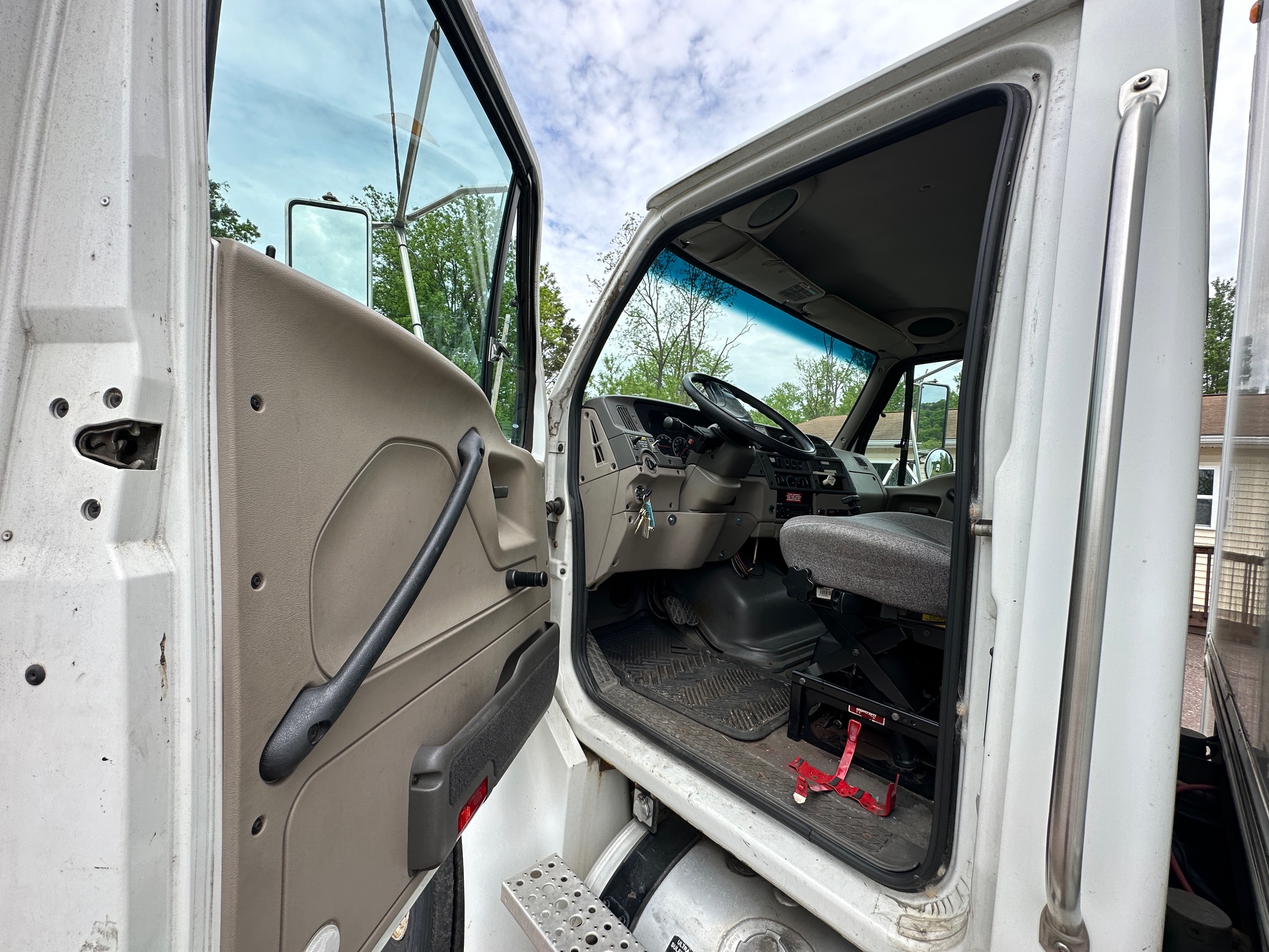 2008 STERLING Medical BOX TRUCK - Image 17