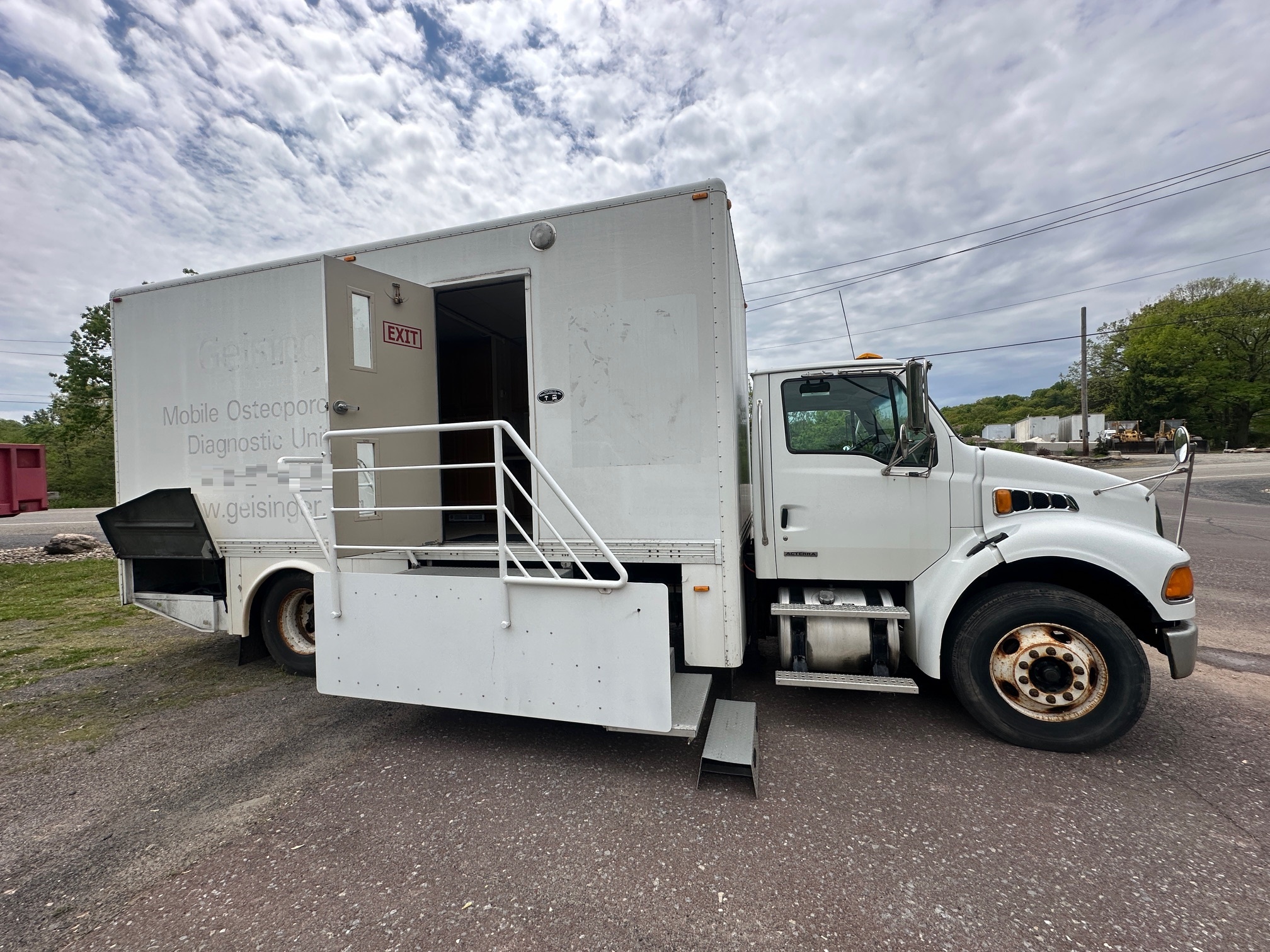 2008 STERLING Medical BOX TRUCK - view 3 of 44