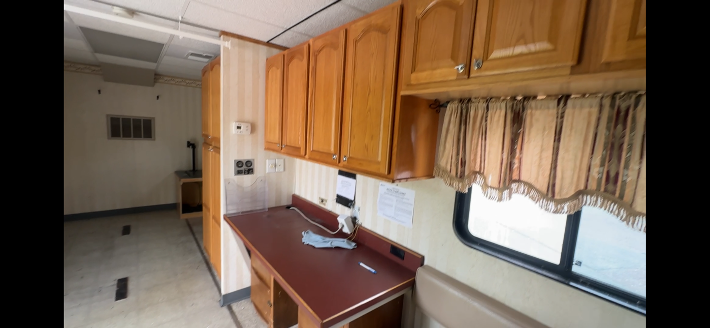 2008 STERLING Medical BOX TRUCK - Image 43